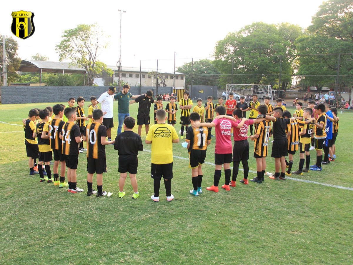 ClubGuarani's tweet photo. ¡Tanta alegría y emoción con nuestros #MiniLegendarios de @GuaraniEDF en su primer día! 🤩 https://t.co/EAXyGg8w9p