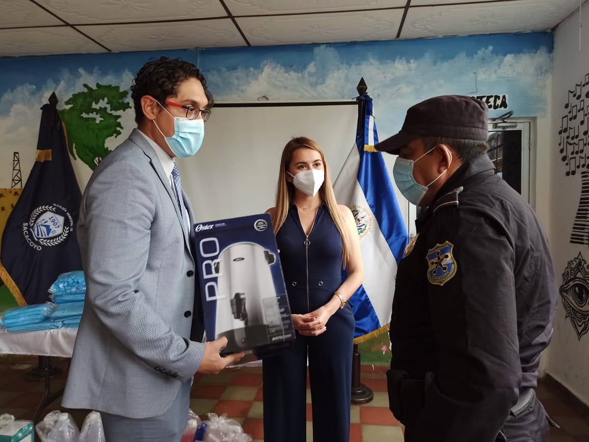 mayrazetino's tweet photo. En agradecimiento al servicio que brindan en nuestro municipio; quiero expresar de formar personal y como municipalidad, que los agentes que laboran en Sacacoyo cuentan con mi total apoyo. 🙏🏼 https://t.co/LxjhNczx5J
