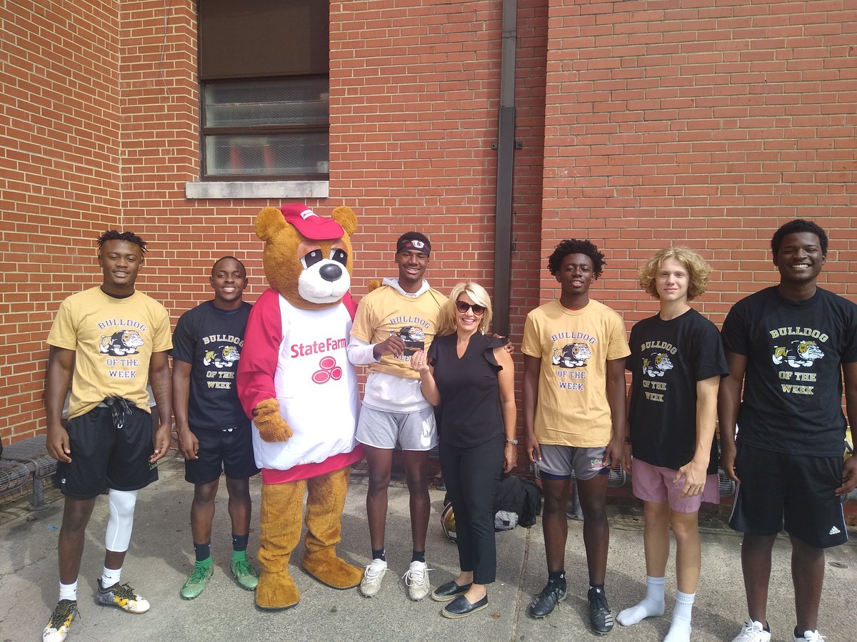 whsbulldogsfb's tweet photo. Another special visit from State Farm's Nicole Cockerham to celebrate this week's Bulldogs of the Week! Big smiles after the BIG win! Go Dawgs! @dawgs_bite @DawgAthletics @WMWHS https://t.co/ZLjWkuOy7M