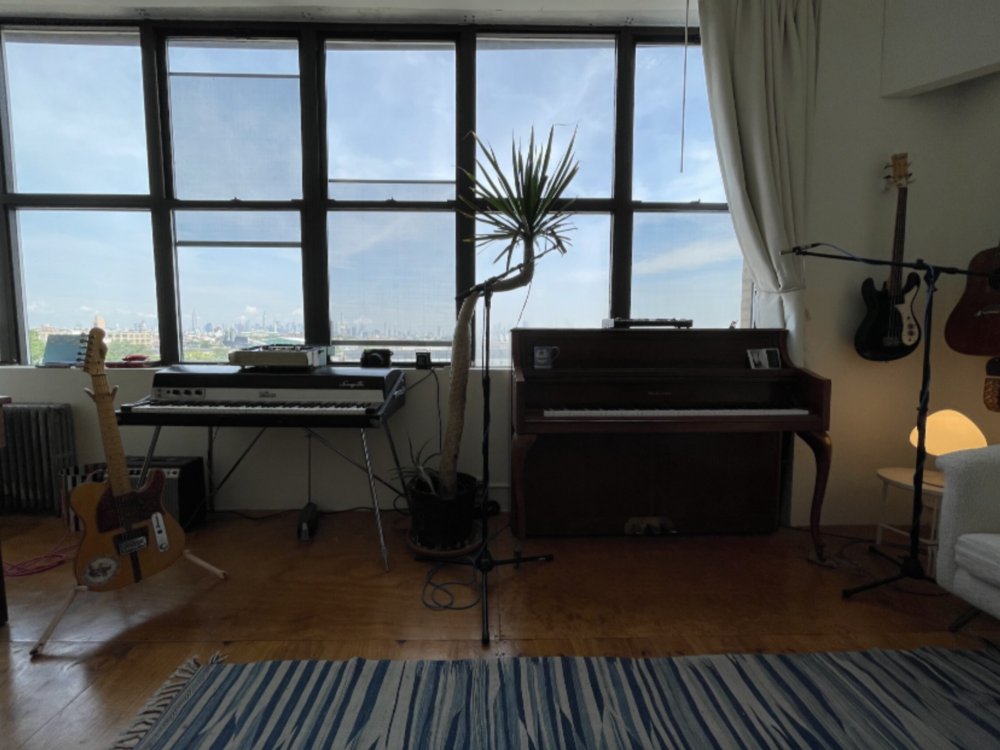 Looking for a studio in Brooklyn? 

Book this studio that's perfect for writing, recording, &amp; mixing starting at only $65/hr on <a href="/studiotimeio/">Studiotime</a> 

studiotime.io/l/studio-119/6…