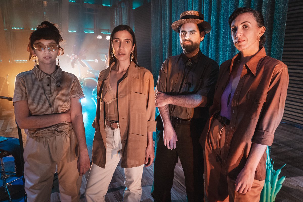 Hoy en <a href="/kexp/">kexp</a> de 7-10pm PT c @deejayChilly y <a href="/AlbiCabrera/">Albina Cabrera</a>. Sintonicen desde cualquier parte en KEXP.org o desde nuestra app. Estamos en la 2da semana de programación espcial "Aquí y Ahora" y nuestro concurso ya superó los mil participantes!
kexp.org/aquiyahora/