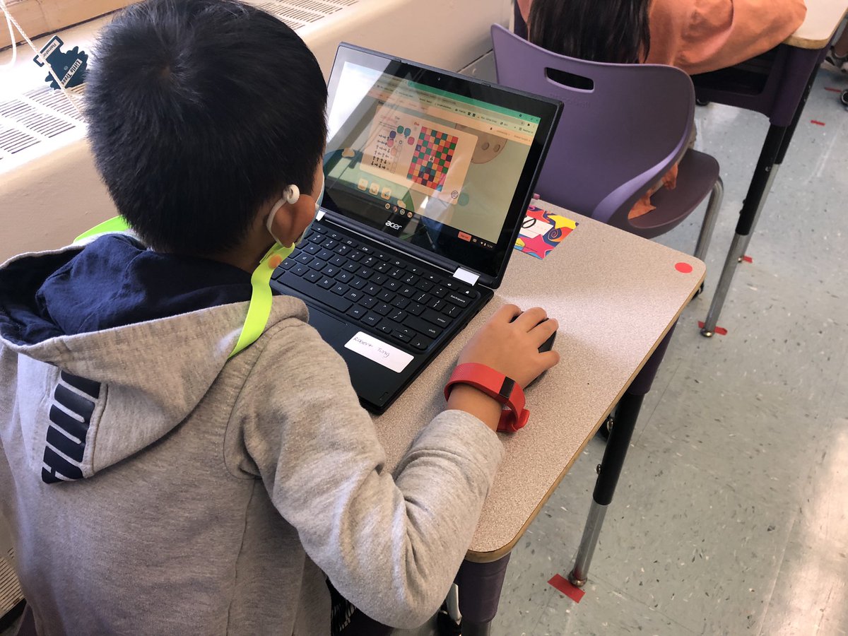 BWileyPOB's tweet image. So impressed with the students of @ParkwayPOB today while I participated in one of their first coding lessons with @MrsLindseyPOB using KidOYO. The language of coding is now at their fingertips! @POBSchools @marytomeara @mrsclampittPOB @mrsyohePOB