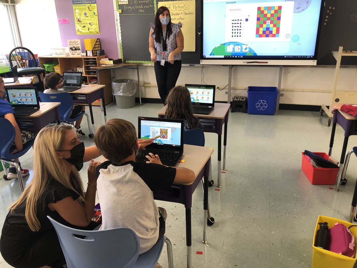 BWileyPOB's tweet image. So impressed with the students of @ParkwayPOB today while I participated in one of their first coding lessons with @MrsLindseyPOB using KidOYO. The language of coding is now at their fingertips! @POBSchools @marytomeara @mrsclampittPOB @mrsyohePOB