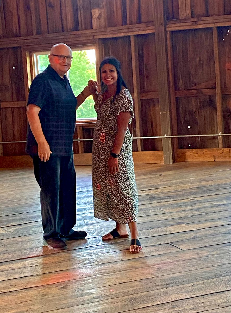 UniqueDineCater's tweet photo. What did you do this weekend?!? We fed some pretty awesome people @bloomlakebarn! #gratefulfordancestarters #donuts #cornhole #mncatering #justaswinging https://t.co/uXo0O7D0XF