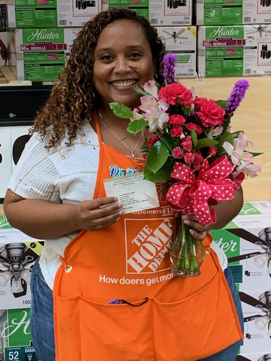 So this happened at work today. I was recognized as the ASDS Rockstar of 2021! It makes me feel special to be recognized by my management team. I'm very proud to work for a company that knows how to take care of their associates. I'm honored <a href="/jwaynehollis/">Wayne</a> <a href="/Brad_Peebles/">BP</a> <a href="/thdtunya/">Tunya Williams</a>