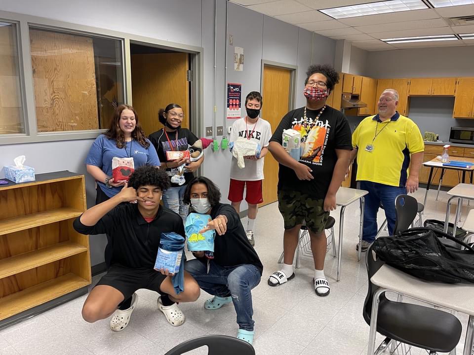 LawtonPS's tweet photo. Who remembers having “Flour Babies” when they were in school?!?
Our Life Ready Center-LPS students have taken them to the #LPSNextLevel in their FACS class.
We can’t wait to see what the “babies” do next with their parent!
#WeAreLPS #LawtonPS #oklaed https://t.co/TvBDBuZfk8