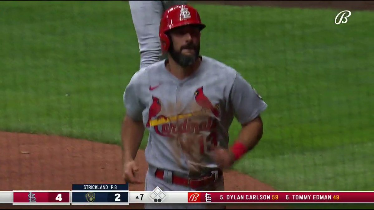 Carp scores on Goldy's sac fly and the #STLCards are up 4-2. #STLFLY