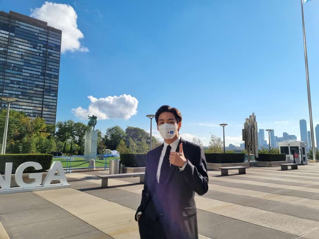 juicecooky's tweet photo. @BTS_twt I'm meltingggg helpppp🥺😭💜💜 https://t.co/kznIShL8I2