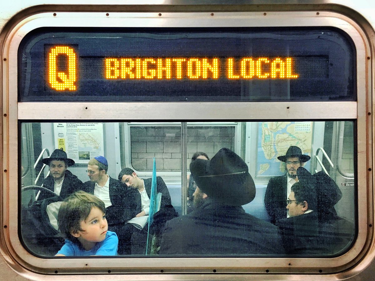 eamondolan's tweet image. 💙🖤 #sukkot 

#brightonlocal #qtrain #subway #nyc #tbt