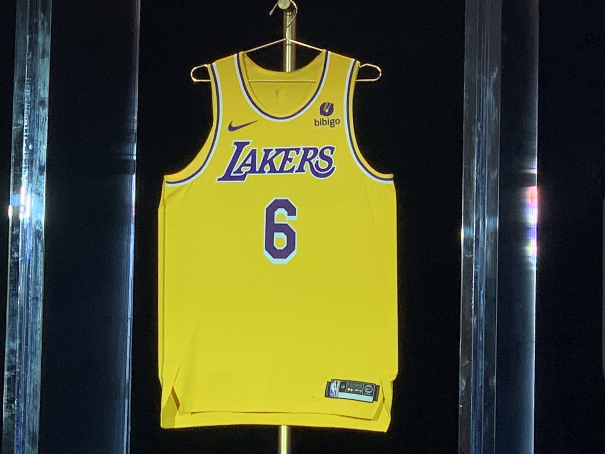 Arash Markazi on X: The Lakers introduce their first global sponsorship  with Bibigo.  / X