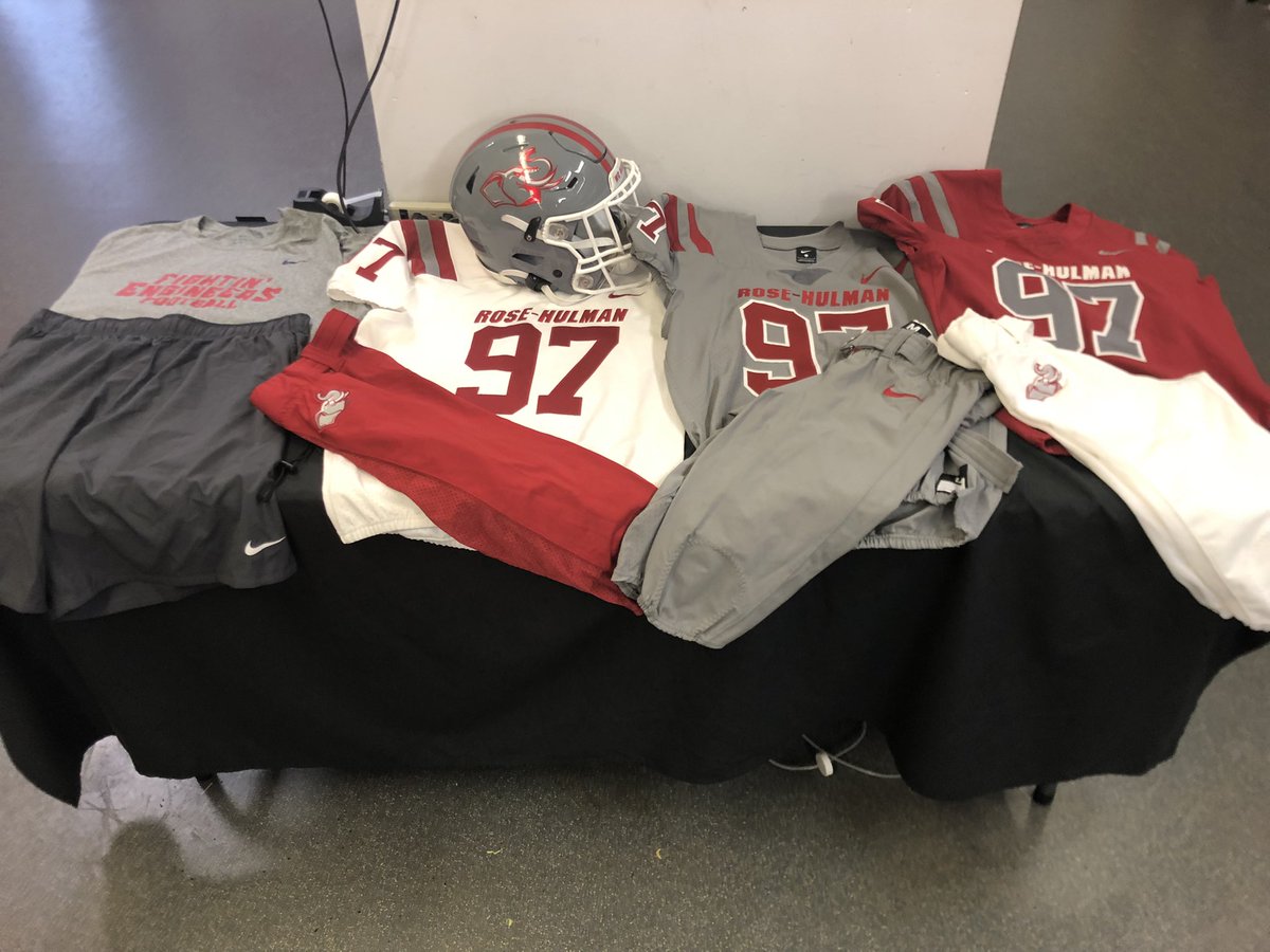 PatrickIsom97's tweet image. Had a great conversation this morning with @CoachSokolRHIT, @Coach_Stanton1, and @Coach_Fries at Rose Hulman Institute of Technology! Thank you for taking the time to show me around, it was an awesome time! @rhitsports @RoseHulmanFB