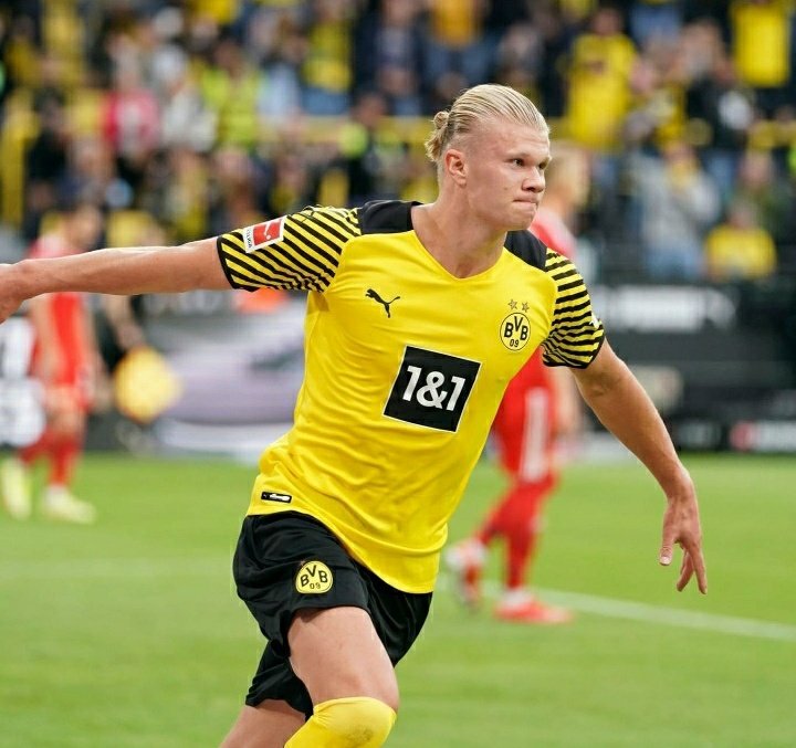 ontem o cometa jogou, e fez dois gols contra o Union Berlin, jogo ficou de 4-2 para o BvB