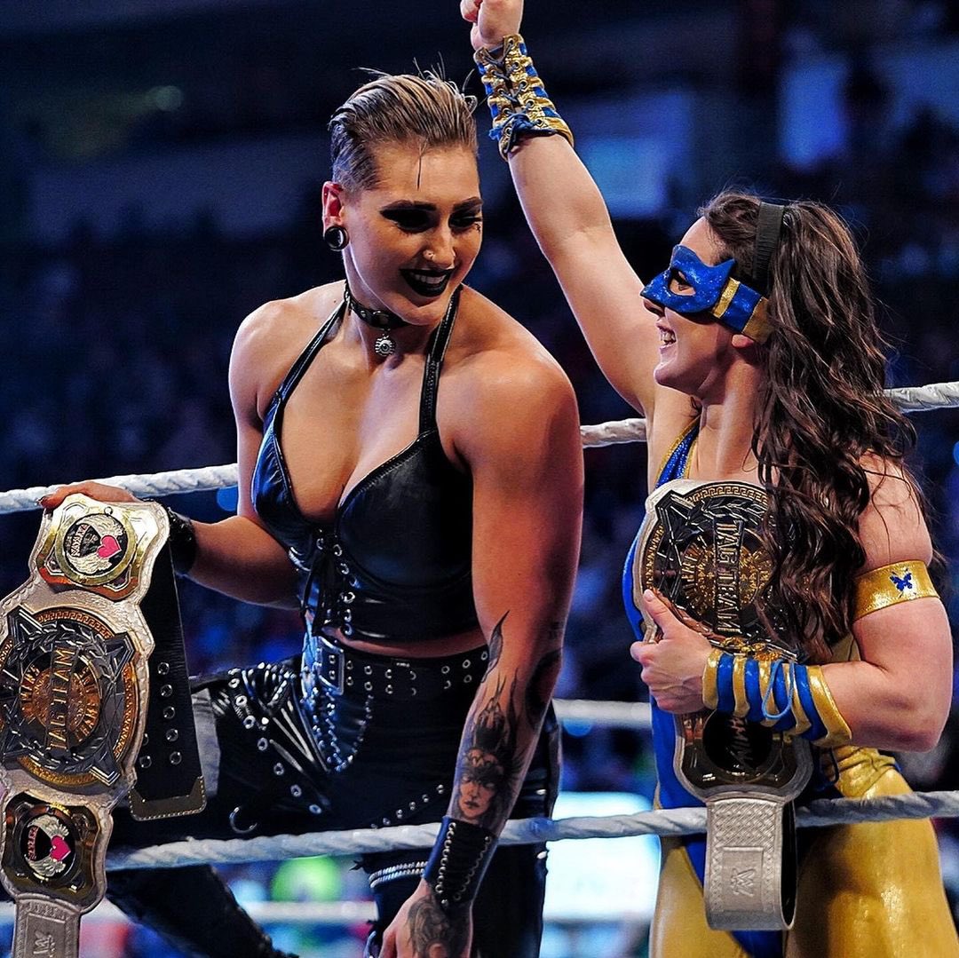 #WWERaw Congratulations 🦸🏻‍♀️👹@RheaRipley_WWE @NikkiCrossWWE