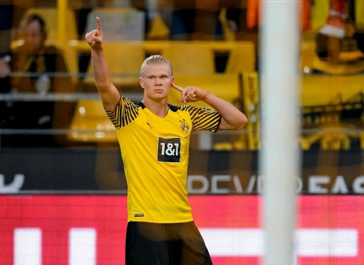 Haaland com a camisa do BvB:
🏟 67 jogos 
⚽️ 68 gols

a história só está começando. ☄