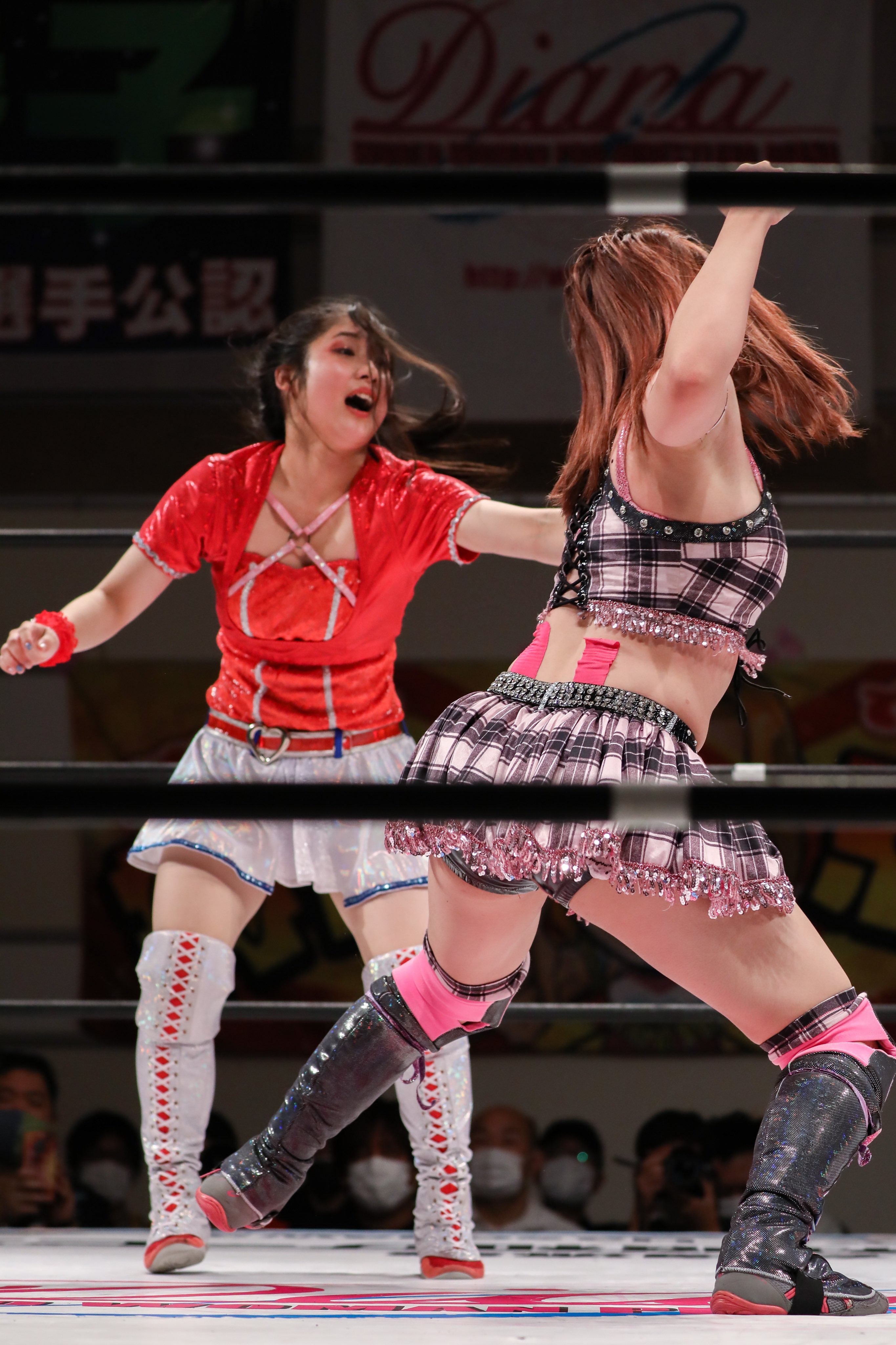 初心者もっちー ワールド女子プロレス ディアナ 21 9 横浜ラジアントホール 梅咲遥 Vs 駿河メイ エルボーの打ちあい ディアナ Gtmv Chocopro 梅咲遥 駿河メイ T Co Djryltvaji Twitter