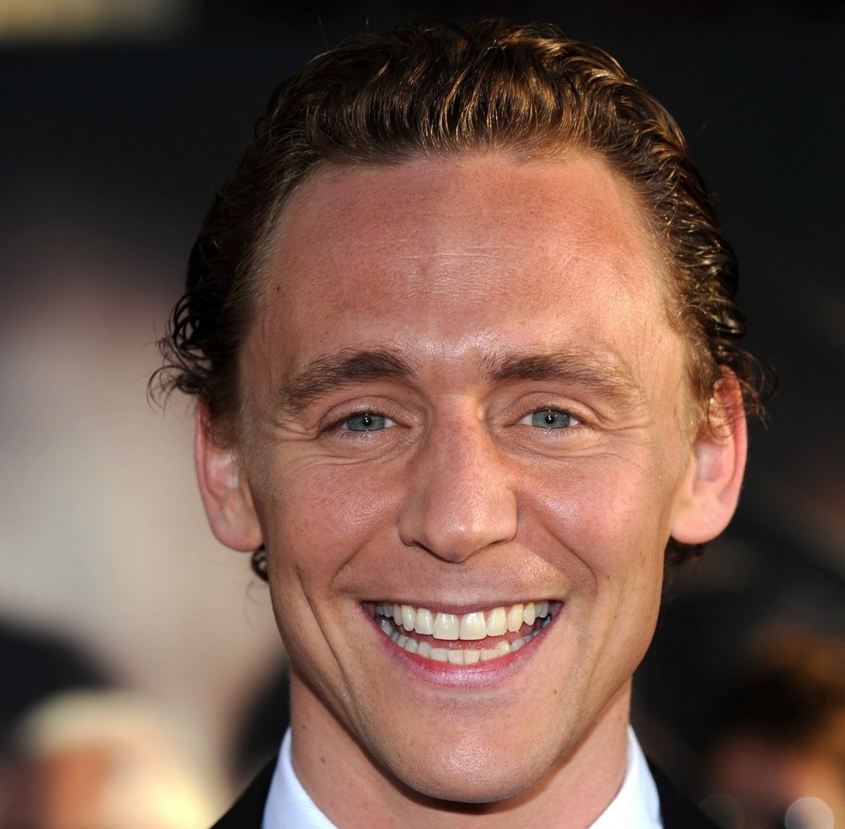 RT @jakelinesanders: Tom at Thor Premiere 2011 and Loki Premiere 2021
#TomHiddleston #Loki https://t.co/tynSewITdU