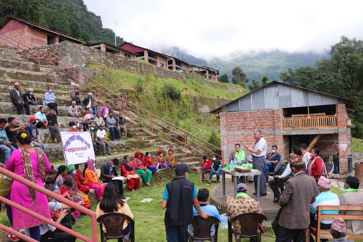 दोलखाको भिमेश्वर नगरपालिका वडा १ मा निर्माण भएको सुस्पाक्षमावती एकीकृत बस्तीका लाभग्राहीलाई जग्गाधनी लालपूर्जाको प्रमाणपत्र वितरण सुरु गरिएको छ । यो एकीकृत बस्तीमा ५६ घर निर्माण भएका छन्। भूकम्पबाट घर भत्किएपछि थामी परिवारहरु भाडाको जग्गामा टहरा हालेर बस्नुभएको थियो ।