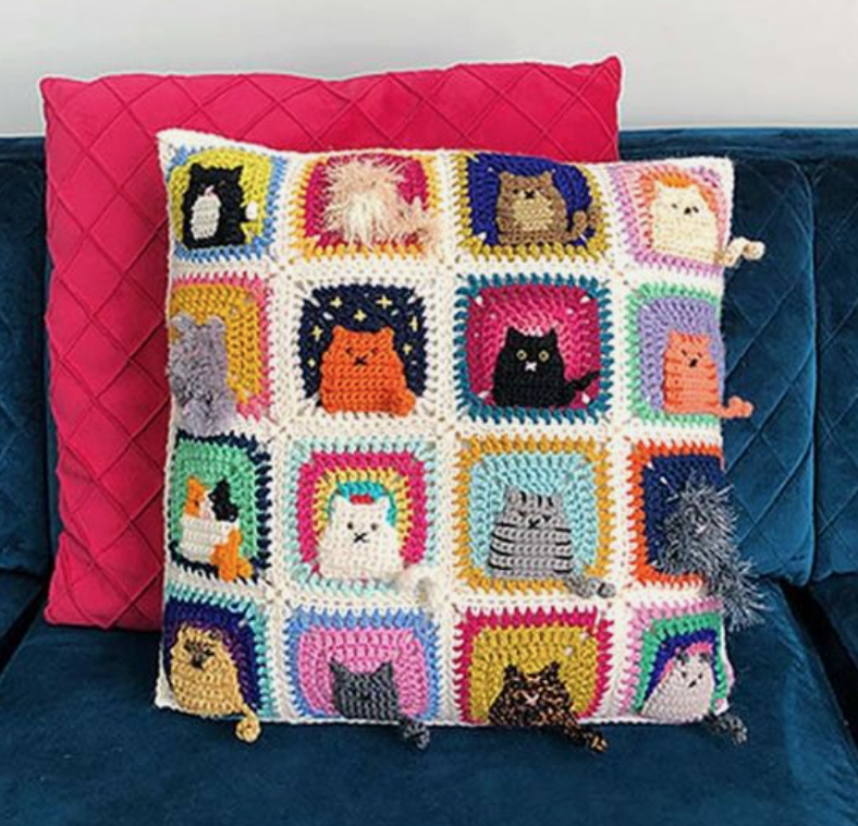 ButtonsandBow12's tweet photo. This is every cat lady's dream!

https://t.co/7vlX12ZQnJ https://t.co/mwH1DzsvRU