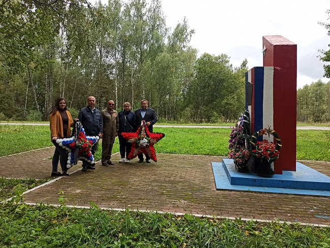 В Калужском центре ОВД почтили память французских летчиков

Работники Калужского центра ОВД филиала «МЦ АУВД» ФГУП «Госкорпорация по ОрВД» приняли участие в церемонии возложения цветов к памятнику легендарному авиационному полку «Нормандия — Неман

atcm.ru/novosti/782-v-…

#мц