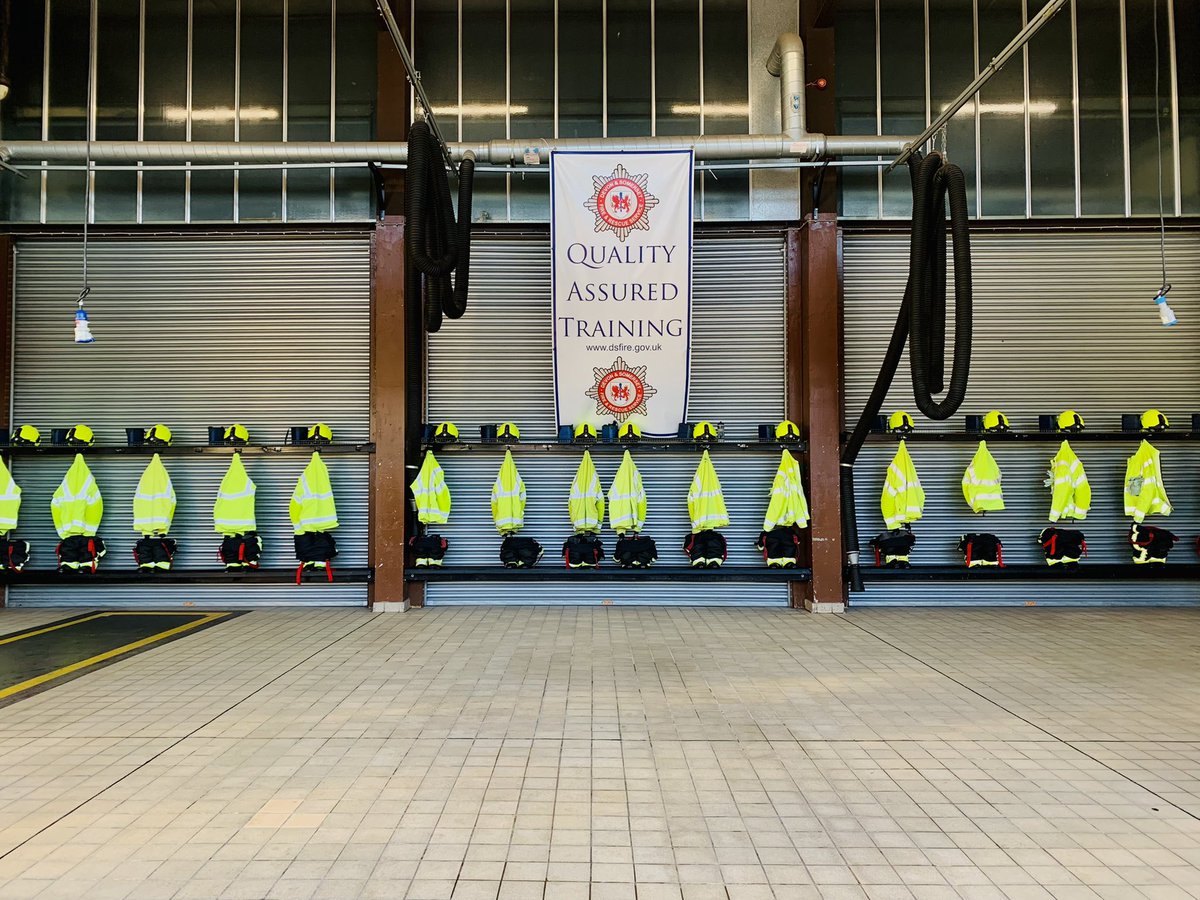 It’s the first week for our wholetime recruits course. Standards have been set to a very high but achievable standard. A good start to day 2 👏🏽👏🏽 #DSrecruits21 <a href="/DSFireUpdates/">Devon and Somerset Fire and Rescue Service</a>
