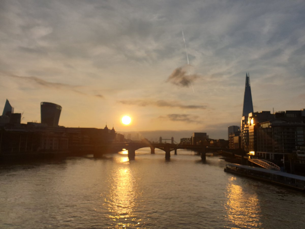 RussDalgleish's tweet photo. Stunning morning in London as we head into Day2 of @LondonTechWeek #LTW #lontech https://t.co/PdPBMfBLEf