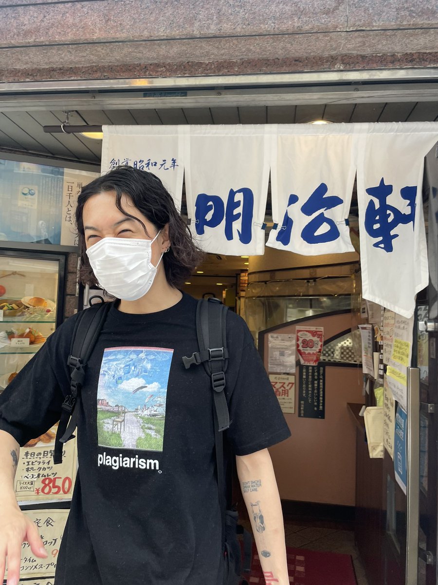 simomits's tweet photo. ヨルシカ大阪2日目楽しみましょう！

写真はお昼の漢気じゃんけんで、しっかりと漢を魅せたキタニ https://t.co/7JbbaiUIdA