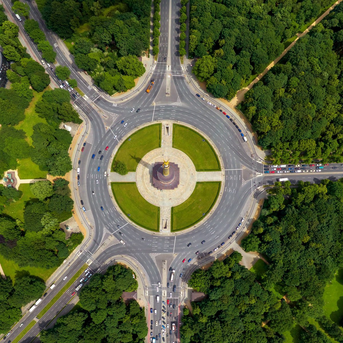 Egal, wer die #btw21 gewinnt, jede neue Regierung muss systemische Lösungen entwickeln, um unsere Probleme zu lösen. #Zukunftsweisen aus Wirtschaft und Wissenschaft haben #KompassFürDeutschland mit 25 Empfehlungen für unsere erfolgreiche Zukunft entwickelt bit.ly/2Z86eWK