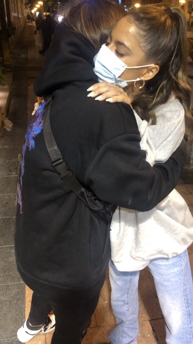 lorenahuete_'s tweet photo. Hace unos dias vi de nuevo a tini y queria subir las fotitos🥺🤍 @TiniStoessel https://t.co/BdYVVEkhNO