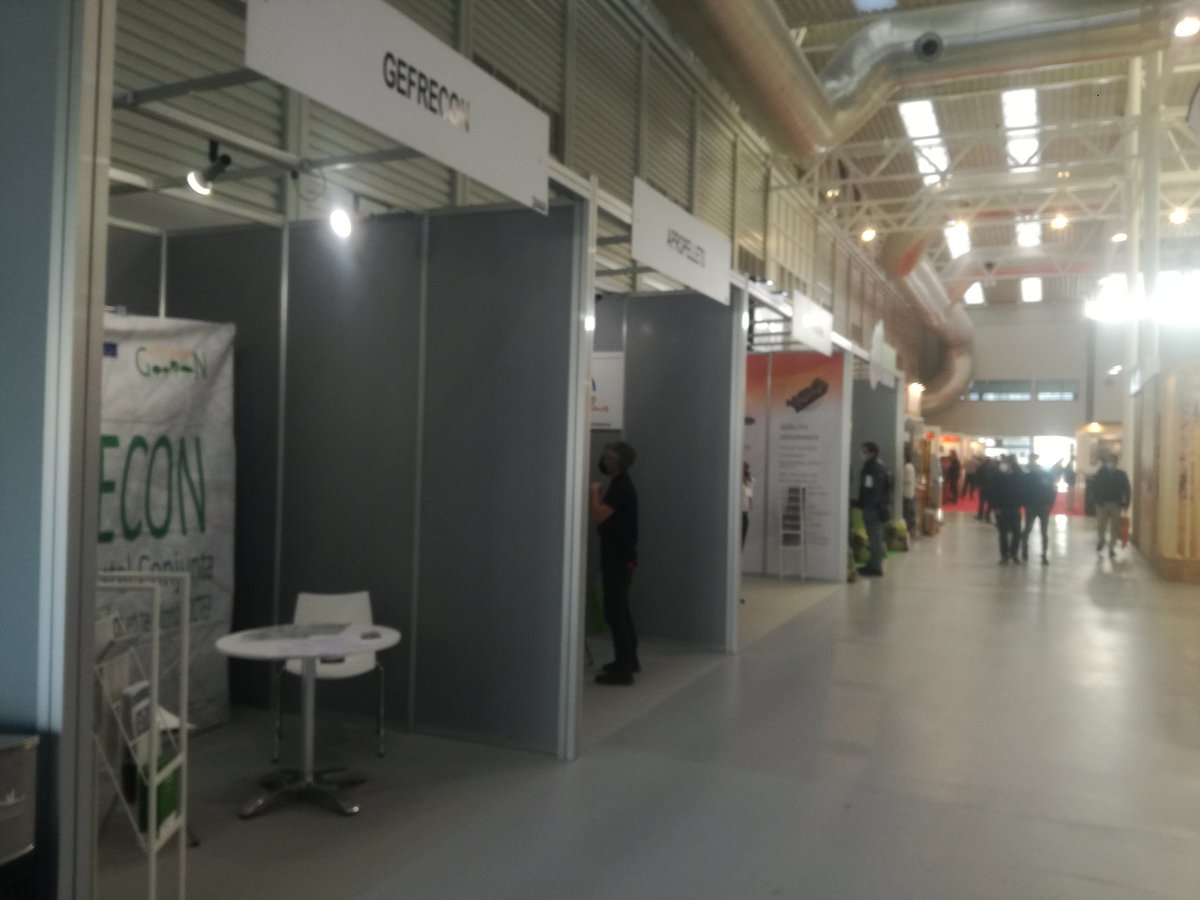 GEFRECON_POCTEP's tweet photo. Ya tenemos el stand de #GEFRECON, @poctep en @EXPOBIOMASA
Y mañana, participamos en la jornada "Prácticas inspiradoras para promover el uso de la biomasa, junto con @firepoctep , @AgroMobility, @H2020Replace, @AVEBIOM https://t.co/QbqymlF4oT