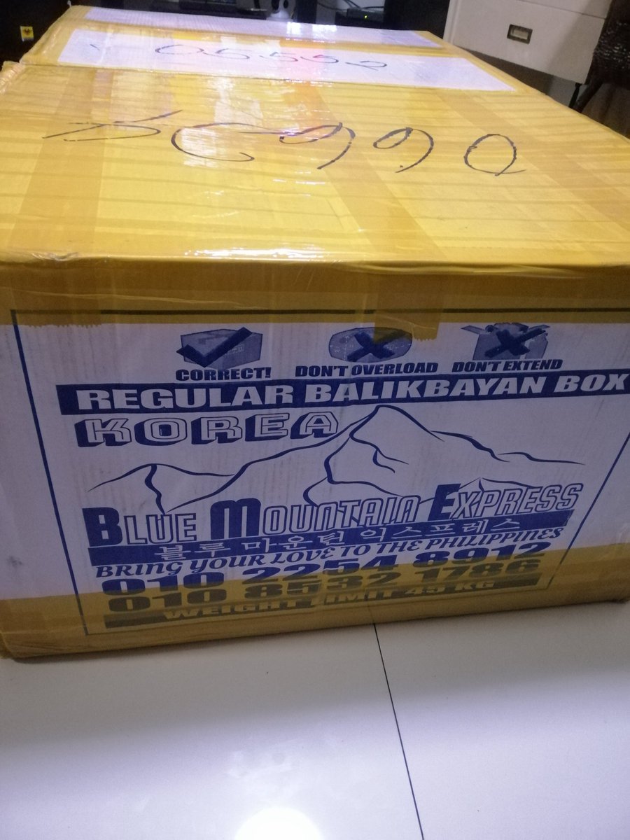 kpoplashesPH's tweet photo. #KLASHESUpdate

finally the long wait is over ~ box 1 &amp; 2 arrived today ~ kindly give us some time to pack it^^ thank u for your patience ^^ hv a nice day ^-^ https://t.co/u4vrDBB9gr