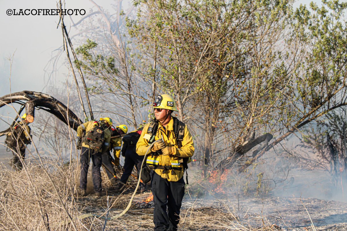 LACOFD's tweet photo. #BikeICπ₯π
Earlier this evening, #LACoFD FFs, camp crews & @LACoFireAirOps responded to a brush fire near N. San Gabriel Blvd. & N. Lincoln Ave.
The fire was quickly contained to approx 3 acres. The cause of the fire is under investigation.
πΈ @lacofirephoto (IG) https://t.co/fKpxqIjddl