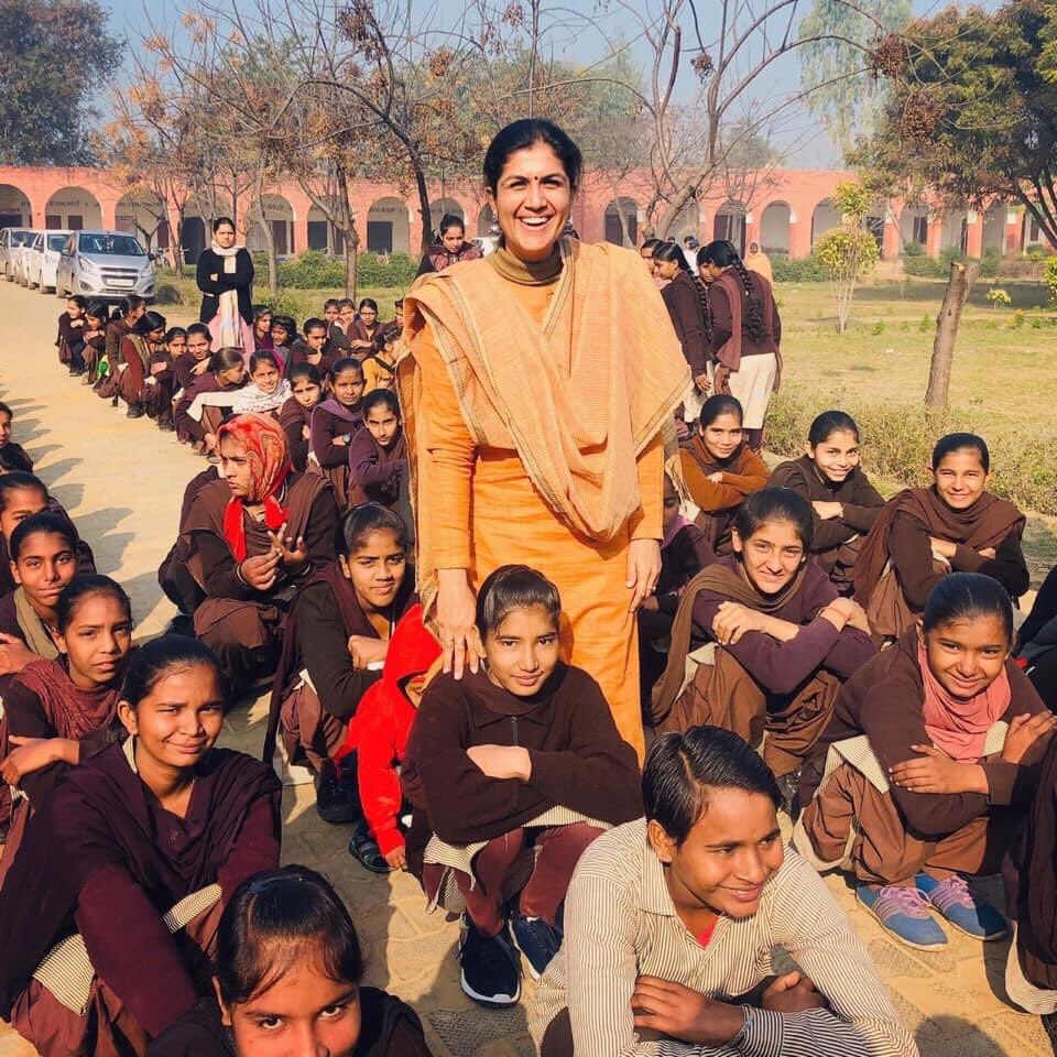 CaptSunaina's tweet photo. Twinkle ✨ in their eyes and smile 😀 on their face is what motivates me the most 🙏🏻🙏🏻

❤️DON’T BE ORDINARY, BE EXTRAORDINARY ❤️

 #beforecoronatimes 
#throwbackmemories 
#newjourney 
#sharingmyexperiences 
#counselling 
#ruralindia 
#talent 
#younggirls 
#dreamunlimited https://t.co/DKmpFW8NOG