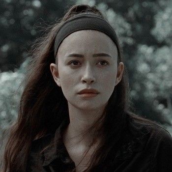 Aniversário da rainha,Espinosa.
Happy Birthday,Christian Serratos 