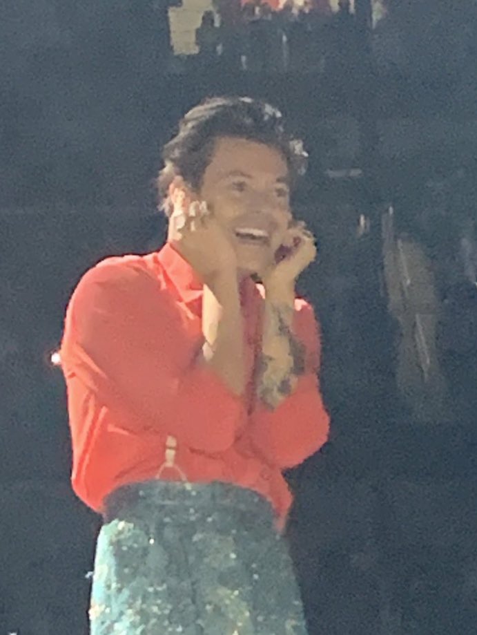 KaliahXx's tweet photo. now why did i do this to my self..😕 #harrystyles #fetusharry #OneDirection #LoveOnTour https://t.co/J3se979aX0