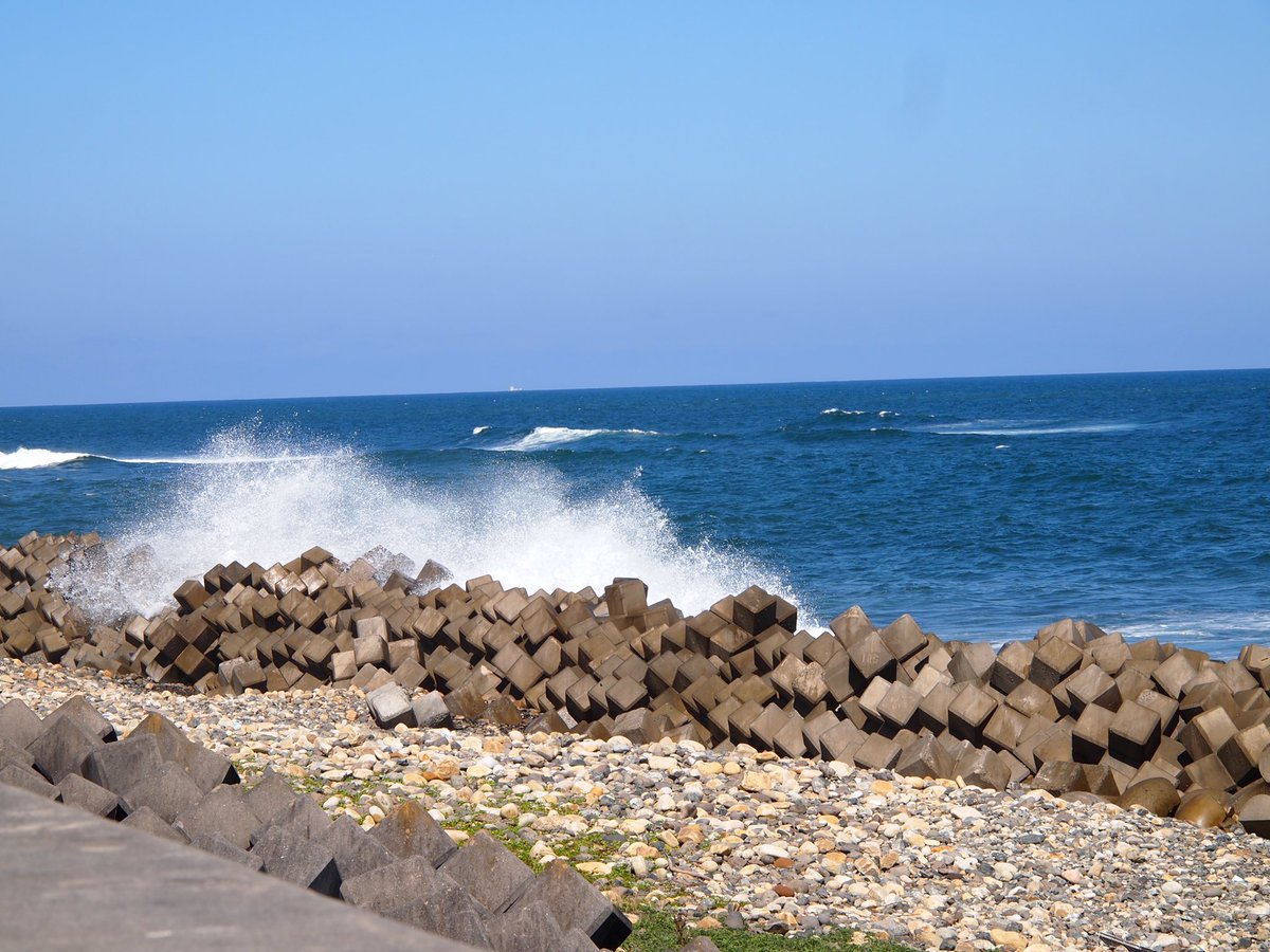 Aragas38 Ponpapa 南相馬市鹿島区海老海岸は波飛沫が飛んで 波も高く海面も白濁しています 大人しく帰ります ゞ 空ネット