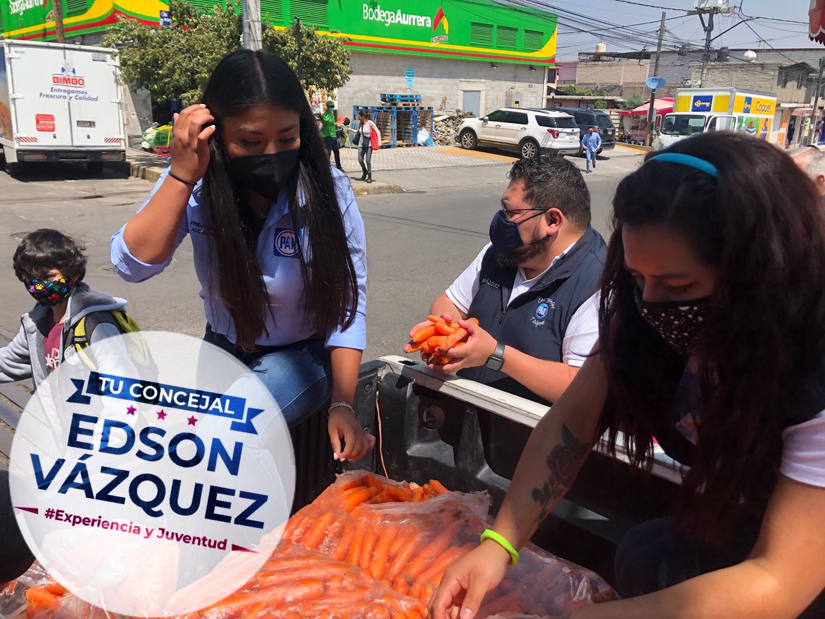 EdsonVARE's tweet photo. En apoyo a las familias de #TlalPAN el día de hoy en nuestra jornada de abasto #DelCampoATuHogar repartimos zanahoria. | #SíHayDeOtra #EdsonConcejal #ConFuerzaYPasión https://t.co/zJPoIhFjJ1