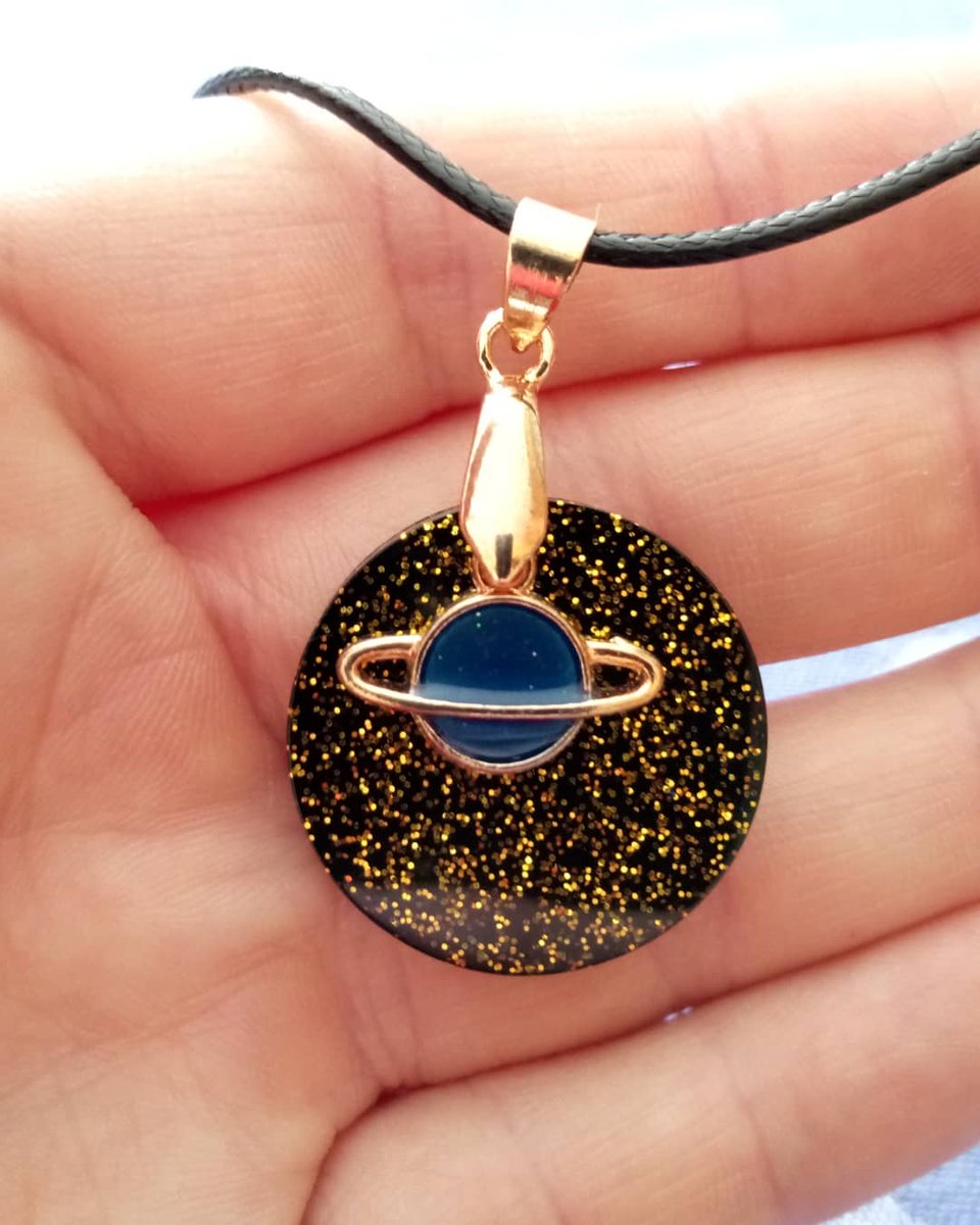 catholgui's tweet photo. #création #collier #résine #espace #planète #paillettes #diy #loisirs #loisirscreatifs #faitmains #madeinfrance #nord #hautsdefrance #lille #houplinancoisne #seclin #cadeau #catholguicreations #microentreprise #santes #haubourdin #loos #emmerin #wattignies #noyelleslesseclin https://t.co/QEhoTM8DOv