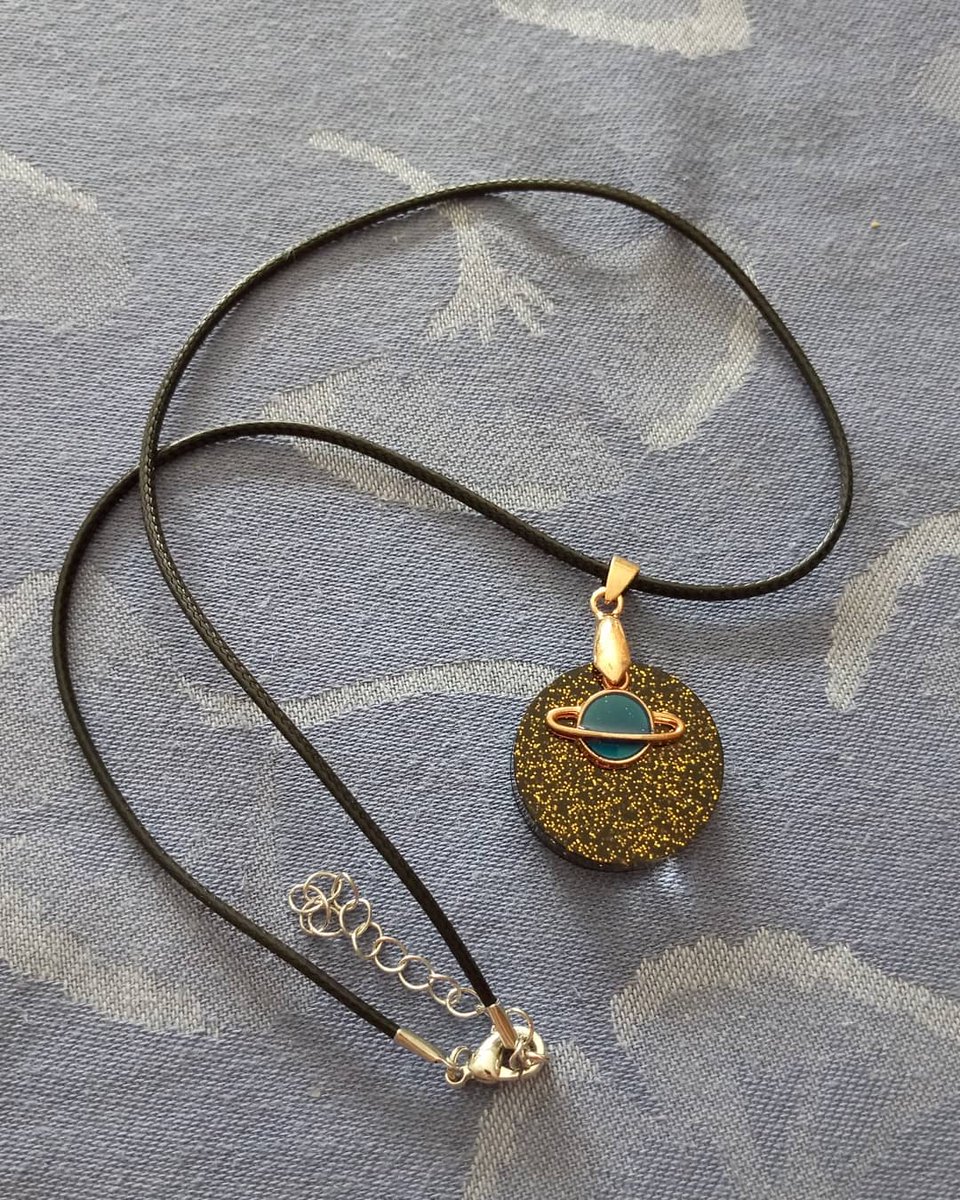 catholgui's tweet photo. #création #collier #résine #espace #planète #paillettes #diy #loisirs #loisirscreatifs #faitmains #madeinfrance #nord #hautsdefrance #lille #houplinancoisne #seclin #cadeau #catholguicreations #microentreprise #santes #haubourdin #loos #emmerin #wattignies #noyelleslesseclin https://t.co/QEhoTM8DOv