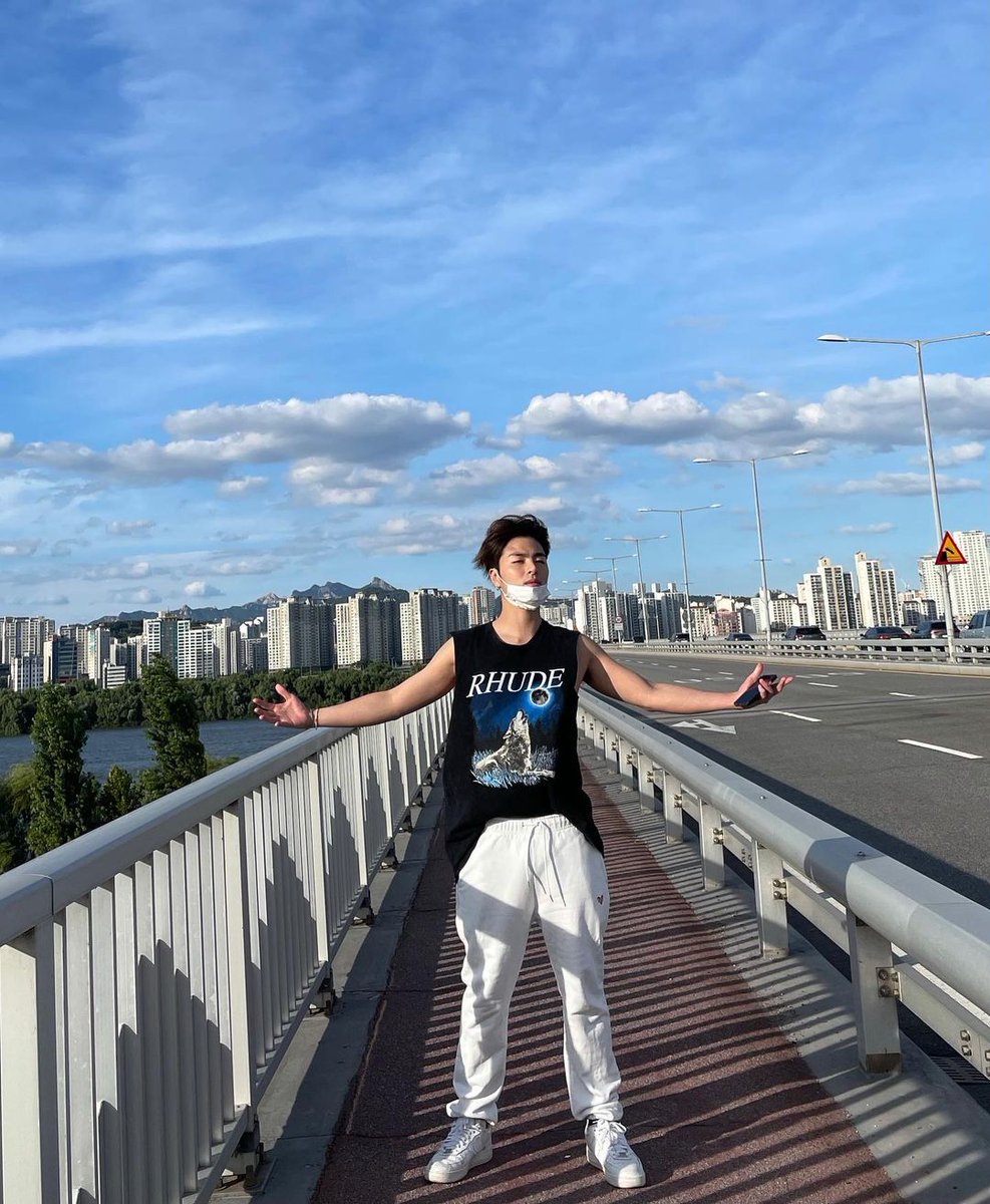 styleofkceleb's tweet photo. 210921 June iKON Instagram update
RHUDE - Wolf & Moon Graphic T-shirt - Black
$289
π·οΈ https://t.co/KWRWkeztRz
Qreate - QREATE PANTS(WHITE)
β©83,000
π·οΈ https://t.co/Jq29zoId2g
#iKON #μμ΄μ½
#JUNE #μ€ν #ꡬμ€ν
#Styleof_JuneiKON #Styleof_iKON https://t.co/EOFKQrqcWS