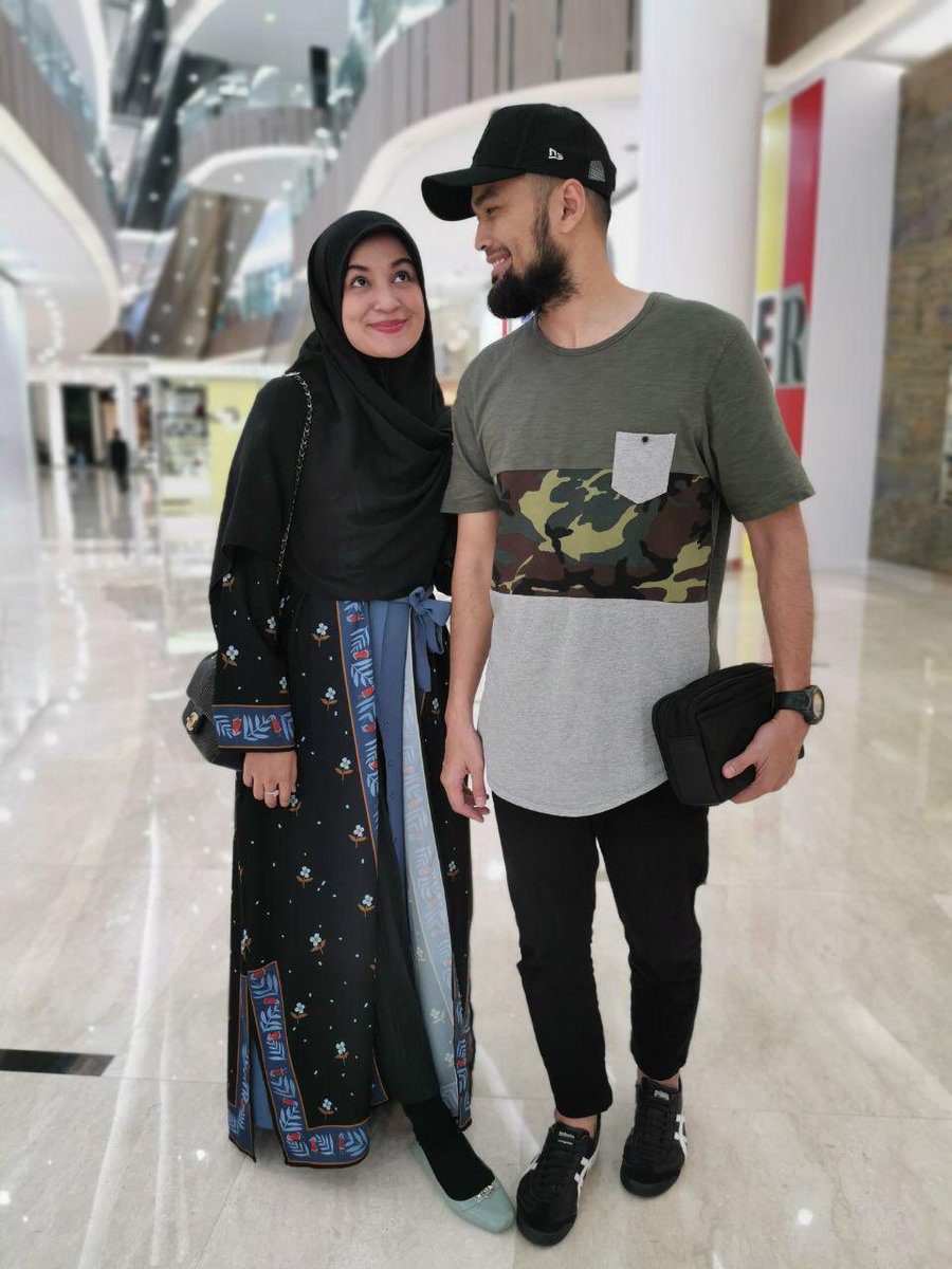 Istri: "Yank, kapan kita jalan2??" 
Saya: "Yuk, in syaa Allah. Asal jangan ke danau toba ya kalo ajak anak2" 
Istri: "Emang kenapa yank??? 
Saya: "Karna buat anak, gak boleh toba-toba" 
Istri: 😑🤨🙄