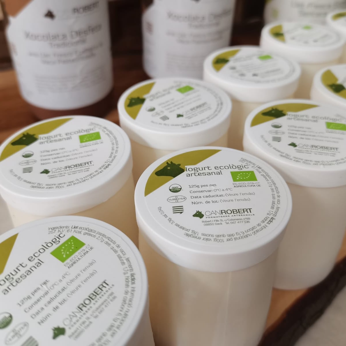 canrobertcat's tweet image. Bon dia família! 🧀🍶🐄😋💯🙏🏼@productorscat @BombaBomba2020 @ElSegell @ElGourmetCat @CCPAE #km0 #llet #pasturaenllibertat #xocolataecològica #iogurteco #formatgeartesà