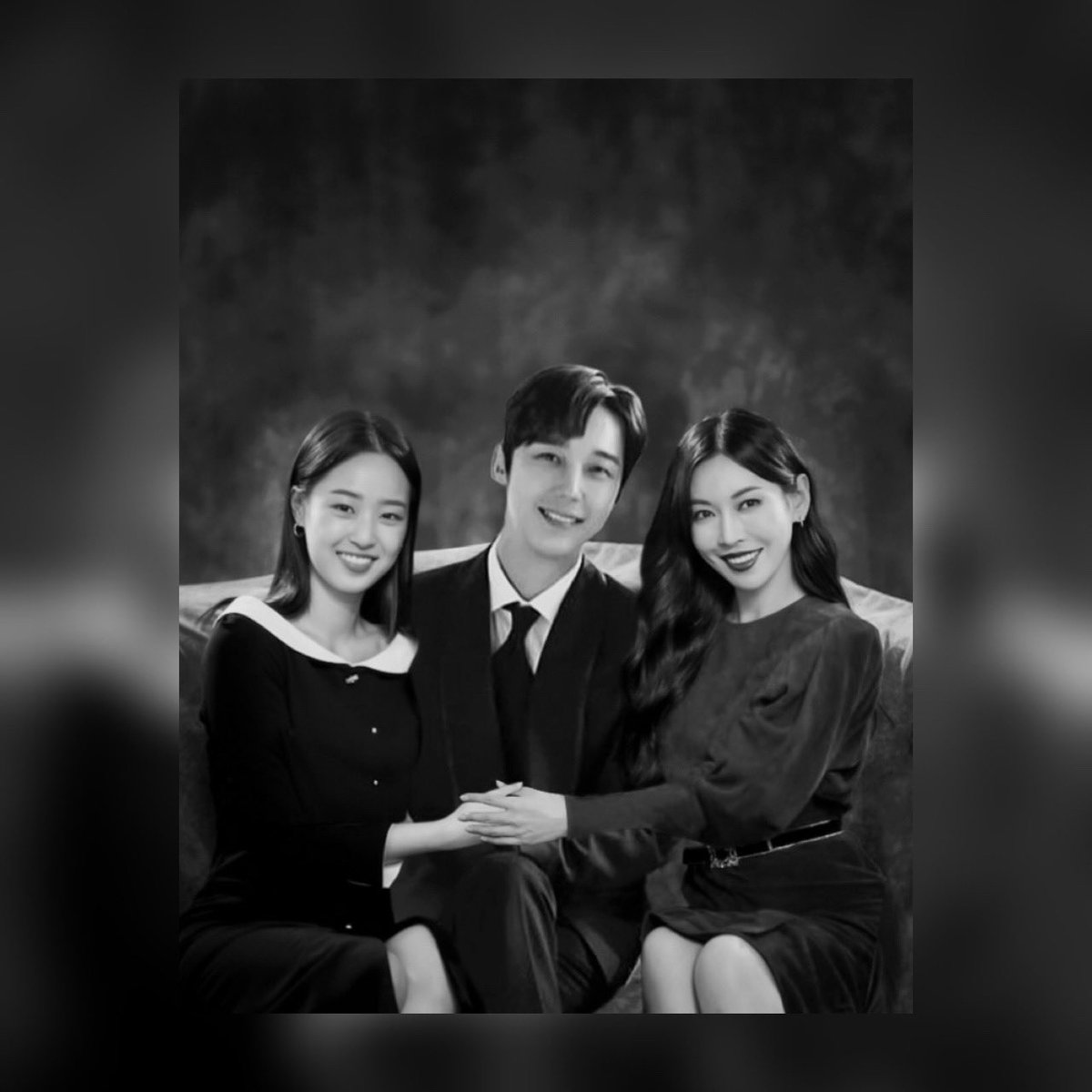 천하별 가족사진 찰칵 😺🐶🌟