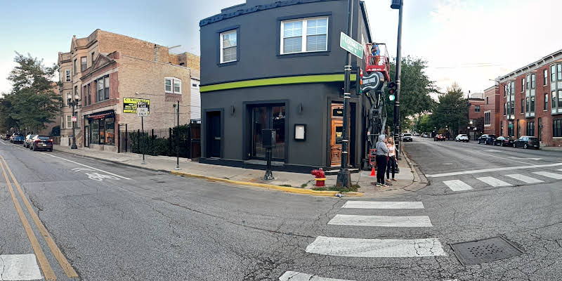 Brand new Italian restaurant, Peanut Park, located on the corner of Taylor and Loomis in Chicago is expected to open its doors by the end of the month. 

#uicdigital  plus.google.com/photos/1130525…
