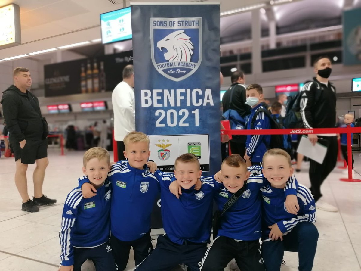 fernreaderX's tweet image. Gary and his team mates made their way to the airport at 4am this morning for a full day of football fun in Portugal ✈️⚽️ @StMonicaMilton