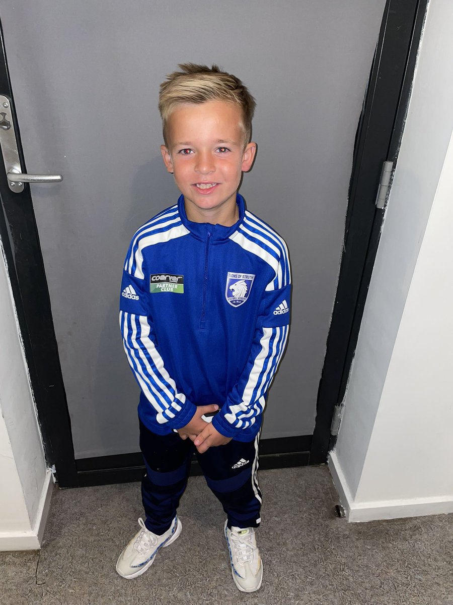 fernreaderX's tweet image. Gary and his team mates made their way to the airport at 4am this morning for a full day of football fun in Portugal ✈️⚽️ @StMonicaMilton