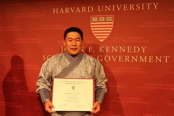 Харвард энэ хүн юу заагаад өгчихсөн юм бэ? Хэдхэн сарын дотор л нураагаад хаячихлаа