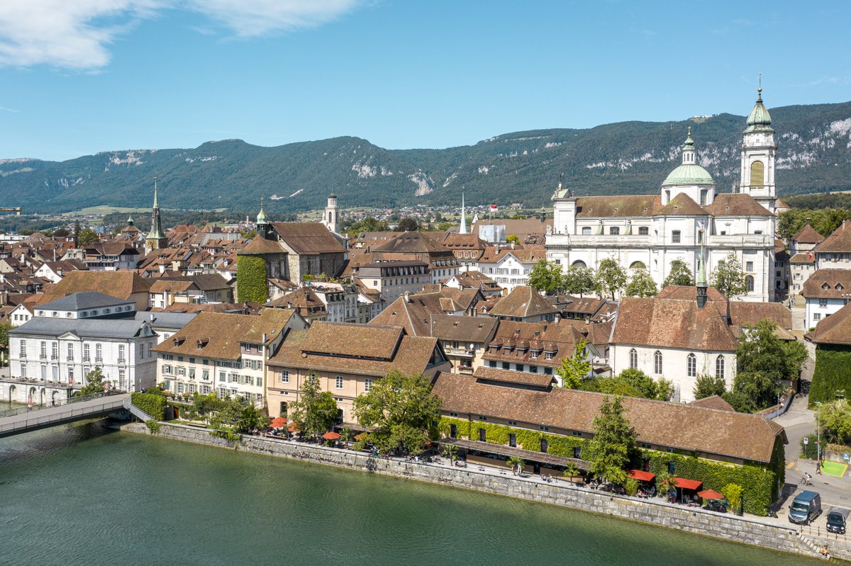 MySwitzerland_e's tweet photo. #ExcursionTip: Solothurn @Jura3Lacs rightly calls itself “the most beautiful baroque city in Switzerland” – this year, it will celebrate 2,000 years since its founding. Reason enough to finally set off on a city trip here 😉
https://t.co/bVogndbL6K
#SwissCities https://t.co/3j0fPayKbi