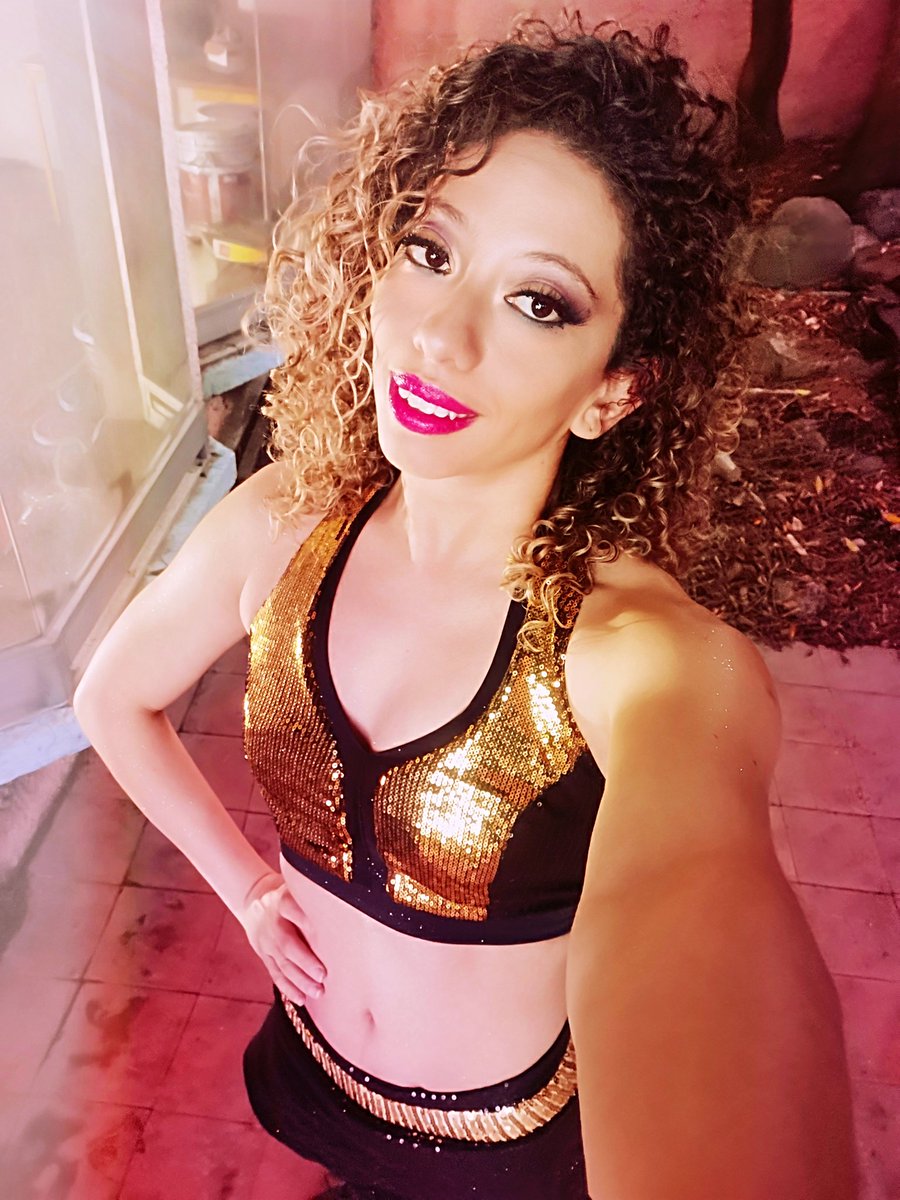 EstherSaba19's tweet photo. #MondayNightFootball #Cheerleader #followme #follo4folloback #beautiful https://t.co/wpFp8O1nxE