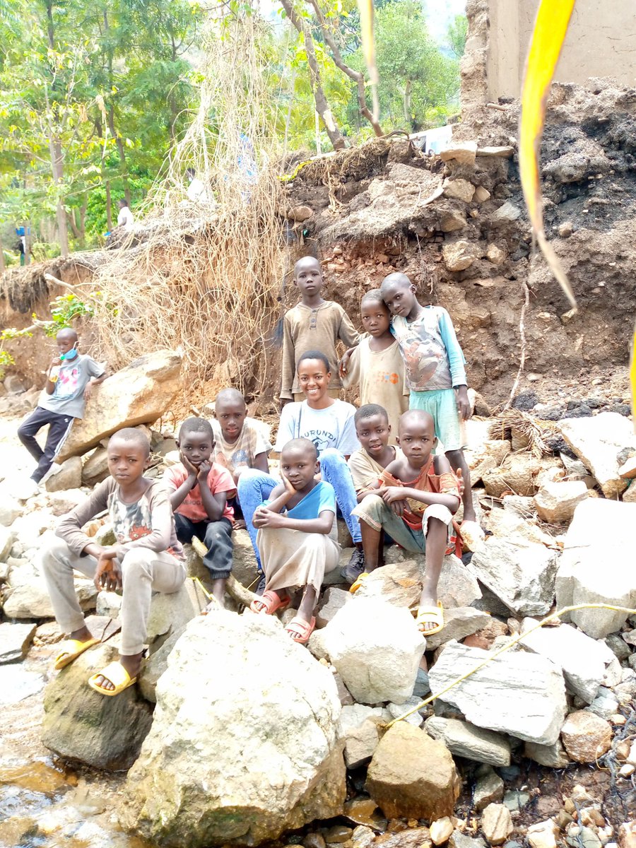 honest_act's tweet photo. Everyone can help take care of all these children in such miserable living conditions. There are many of them looking for hope and it's up to everyone to give that hope back.
#HonestAct
#ChacunPeutAiderQuelquUn
#Rwarukundo
#Kubwabanabuburundi https://t.co/6znIYwmzD2