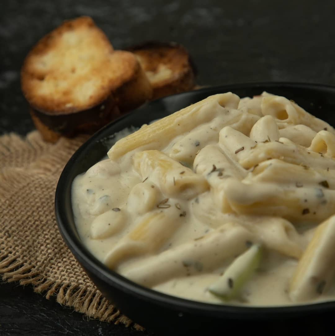 The_fatfox's tweet photo. The Fat Fox’s haiku:
Love can be messy. 
Pasta can be messy.
But both are worth it.
🍴🍲🧀

#pasta #hungryhours https://t.co/doPLrNGJSa
